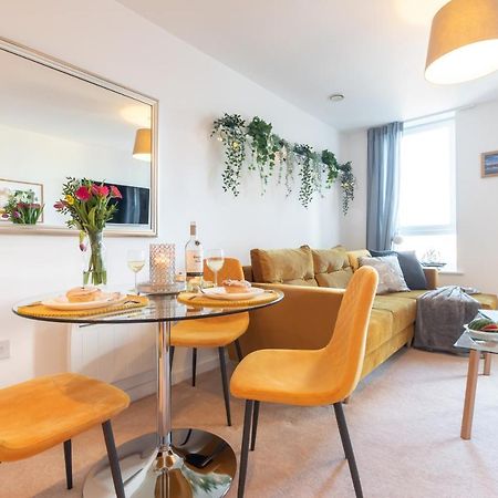 Amber Apartment Oasis - Your Gateway To Southampton'S Vibrant Heart, Port, Shopping Exterior photo