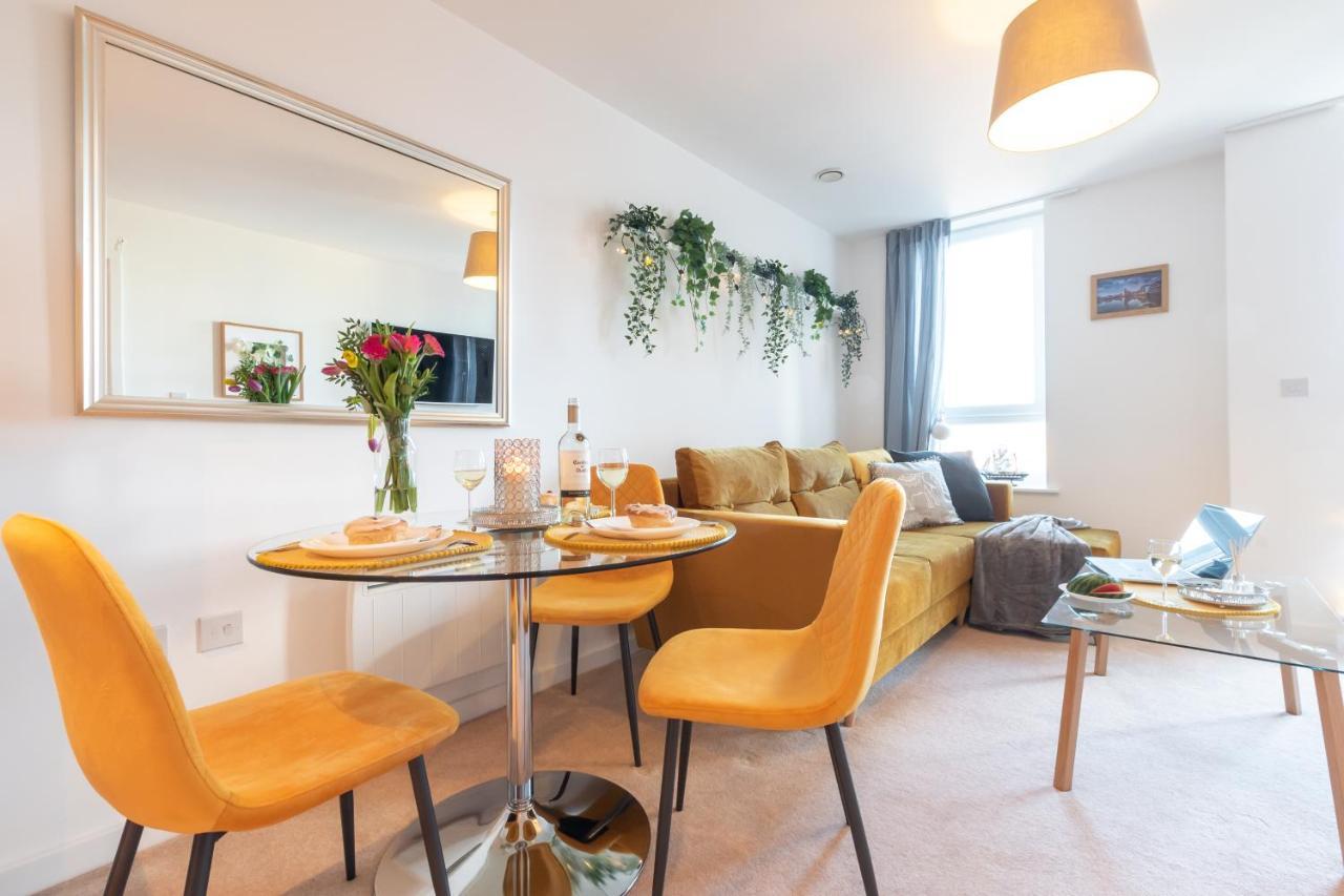 Amber Apartment Oasis - Your Gateway To Southampton'S Vibrant Heart, Port, Shopping Exterior photo