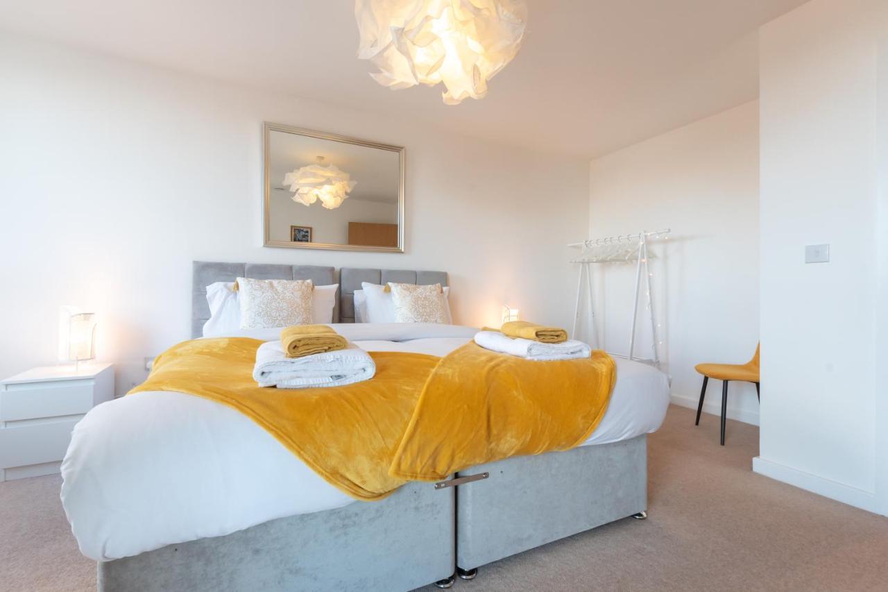 Amber Apartment Oasis - Your Gateway To Southampton'S Vibrant Heart, Port, Shopping Exterior photo