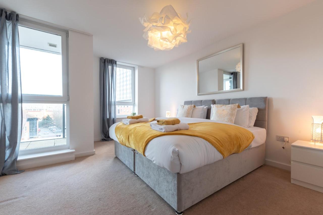 Amber Apartment Oasis - Your Gateway To Southampton'S Vibrant Heart, Port, Shopping Exterior photo