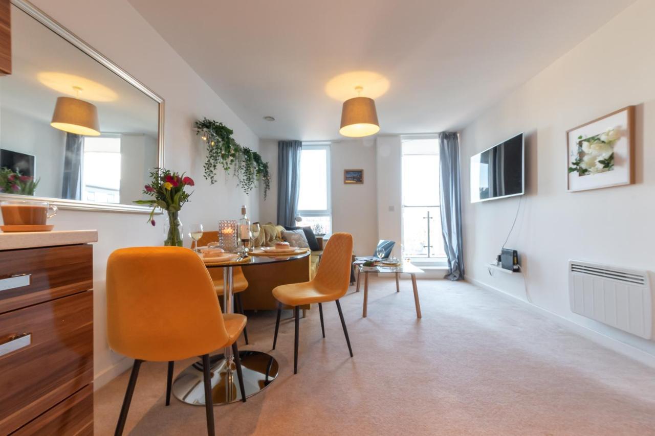 Amber Apartment Oasis - Your Gateway To Southampton'S Vibrant Heart, Port, Shopping Exterior photo