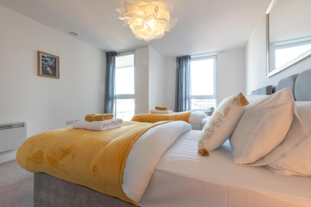 Amber Apartment Oasis - Your Gateway To Southampton'S Vibrant Heart, Port, Shopping Exterior photo
